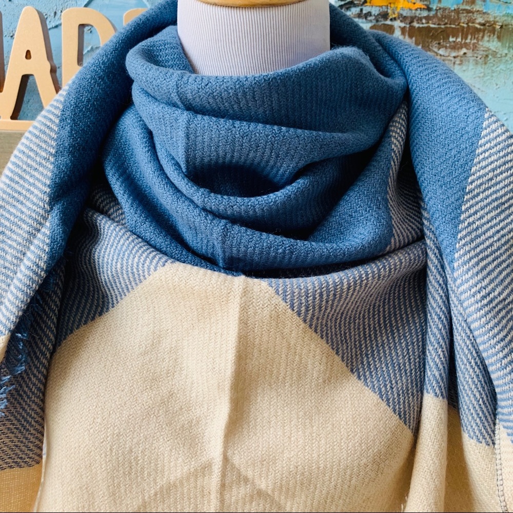NEW! Blue & Cream Cashmere Triangular Scarf - Picture 2 of 6